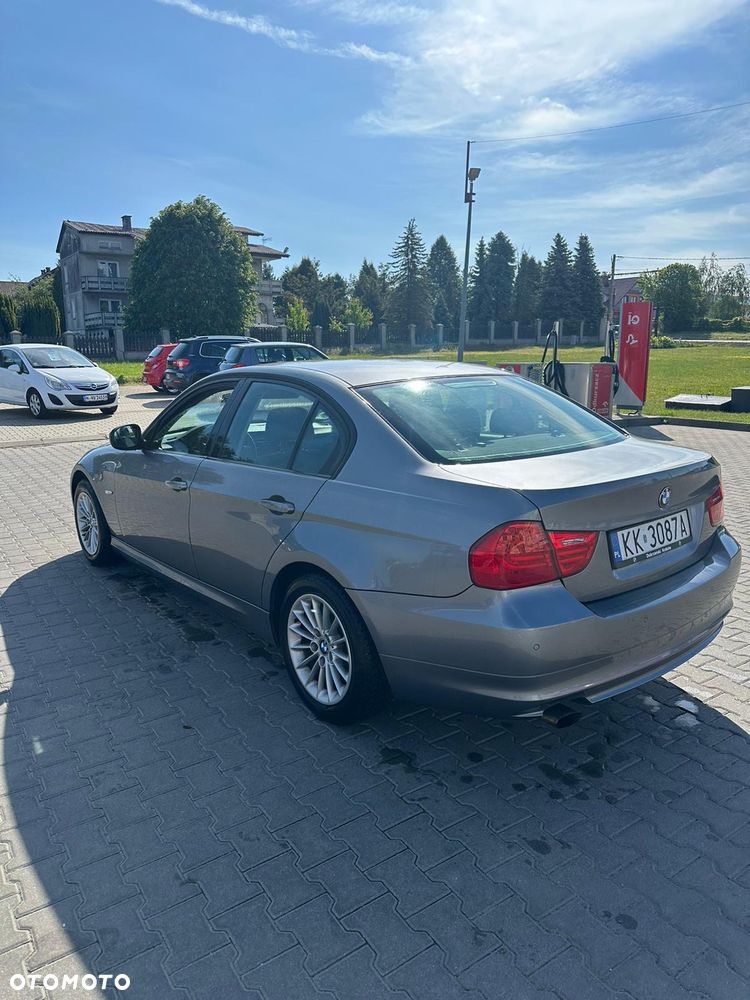 BMW Seria 3 318i - 5