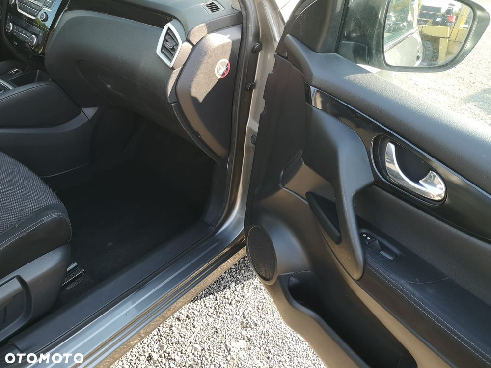 Nissan Qashqai 1.2 DIG-T N-Connecta EU6 - 19