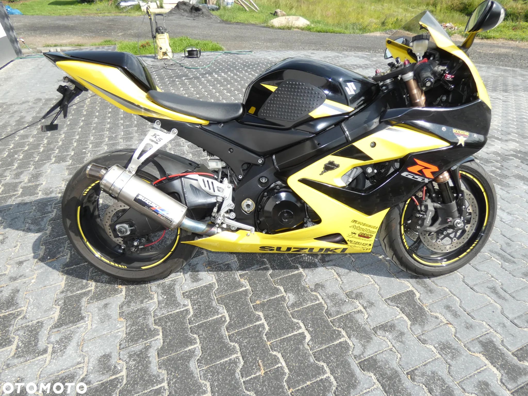Suzuki GSX-R - 1