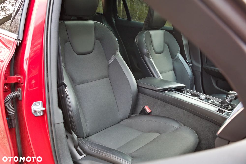 Volvo V60 D4 Momentum - 28