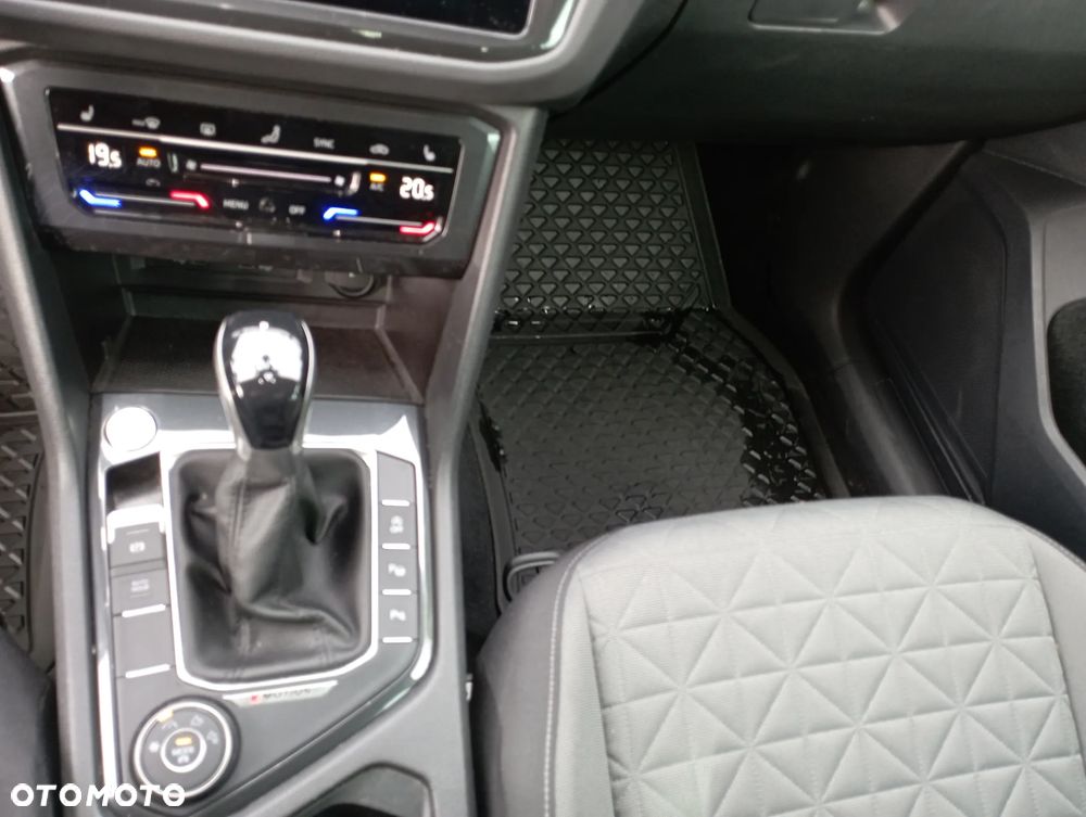 Volkswagen Tiguan - 10