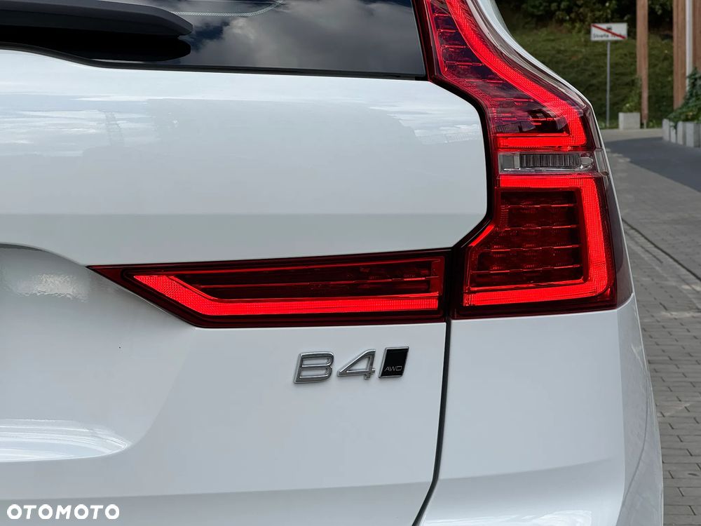 Volvo XC 60 B4 D AWD R-Design - 8