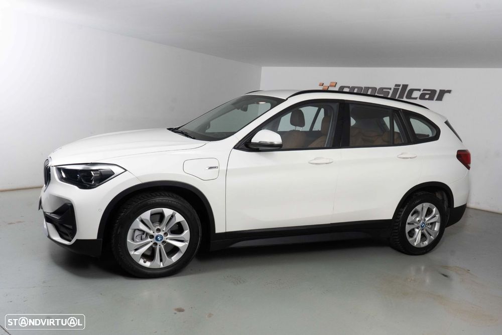 BMW X1 25 e xDrive Corporate Edition - 8