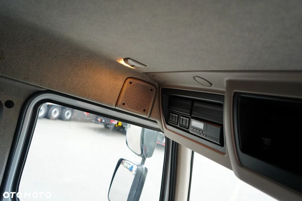 DAF / LF / 260 / EURO 6 / ACC / IZOTERMA + WINDA / 18 PALET / ŁAD. 7 700 KG - 28