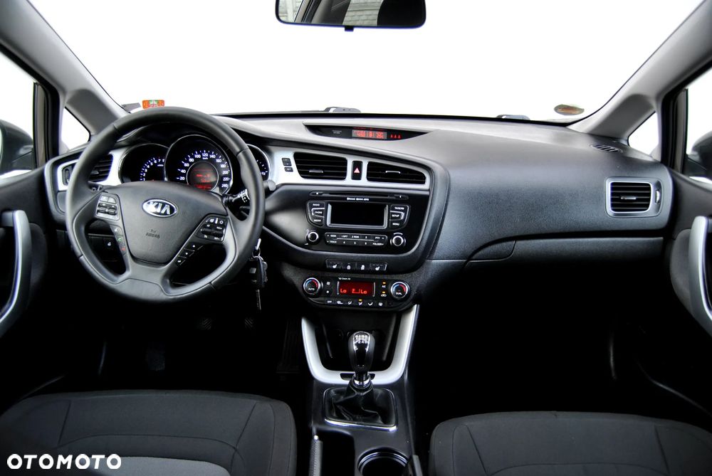 Kia Ceed 1.6 GDI Fifa World Cup Edition - 32