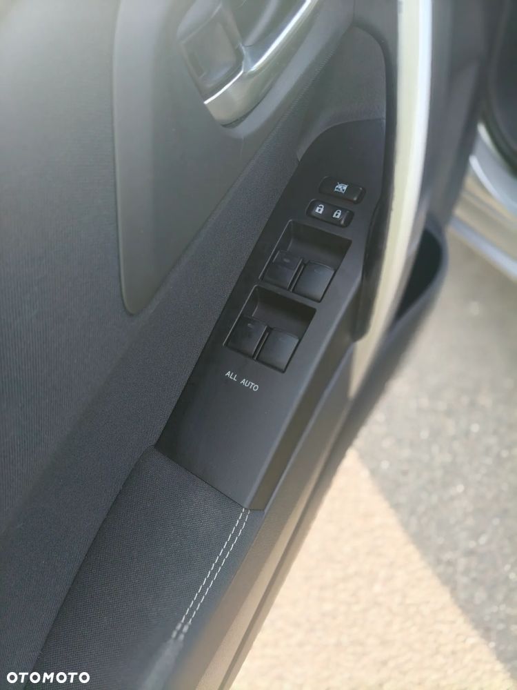 Toyota Auris ver-1-8-hsd-luna - 17