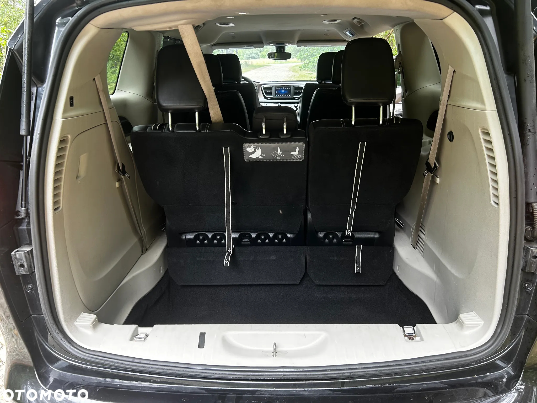 Chrysler Pacifica - 11