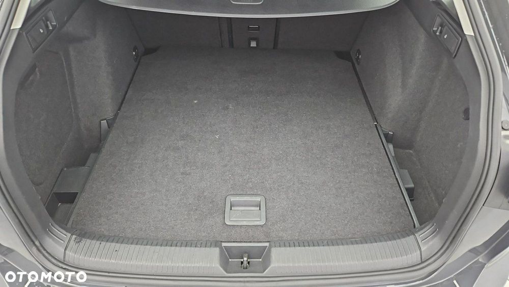 Volkswagen Golf VIII 2.0 TDI Life - 24