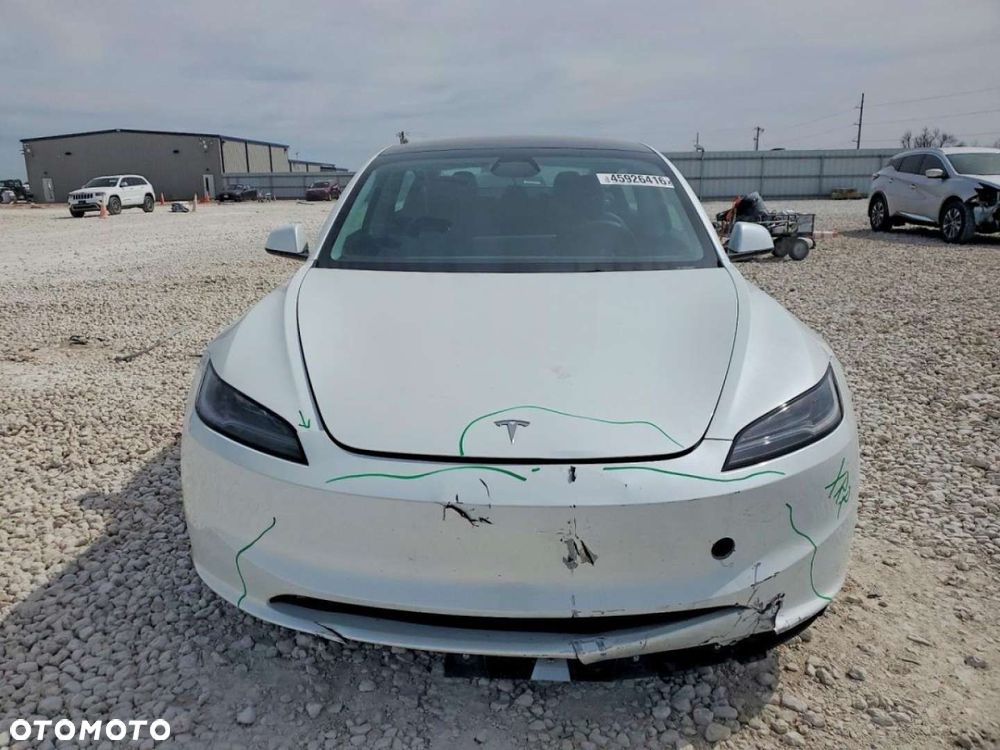 Tesla Model 3 - 6