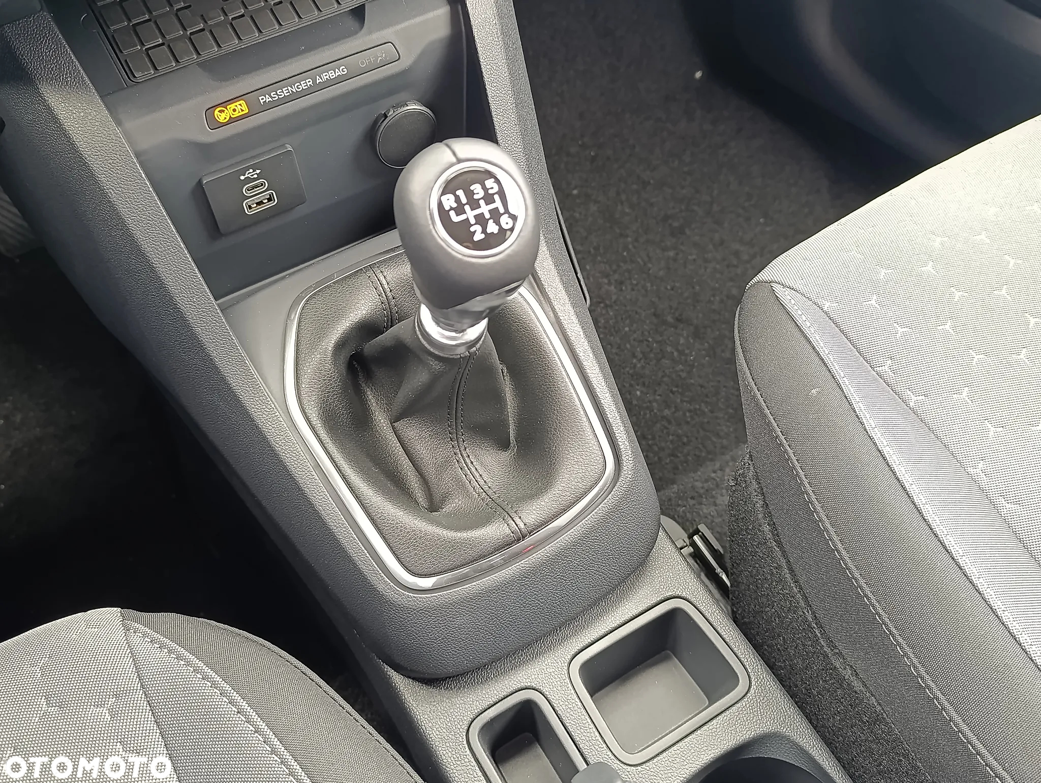 Ford Tourneo Courier 1.0 EcoBoost Titanium - 27