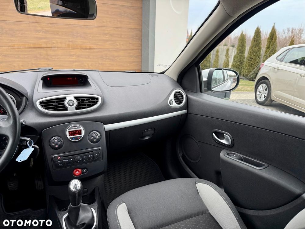 Renault Clio 1.2 16V Intens - 20