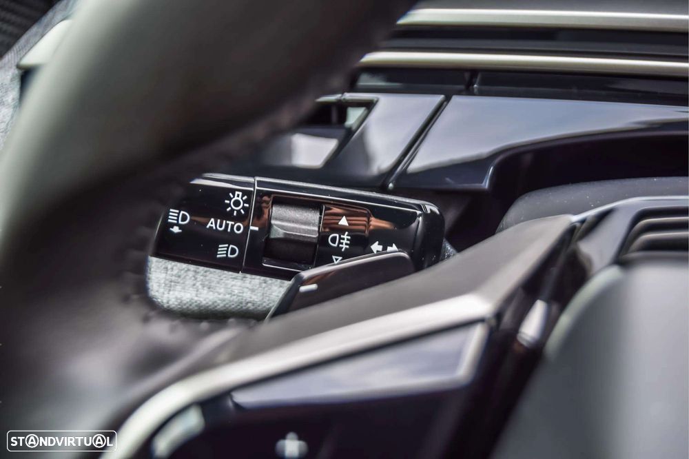 Peugeot 3008 1.2 Hybrid Allure e-DCS6 - 19