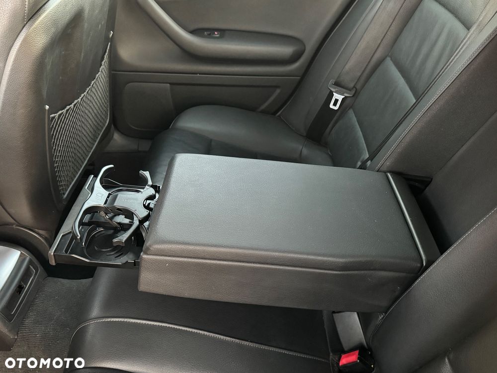 Audi A4 Limousine - 32