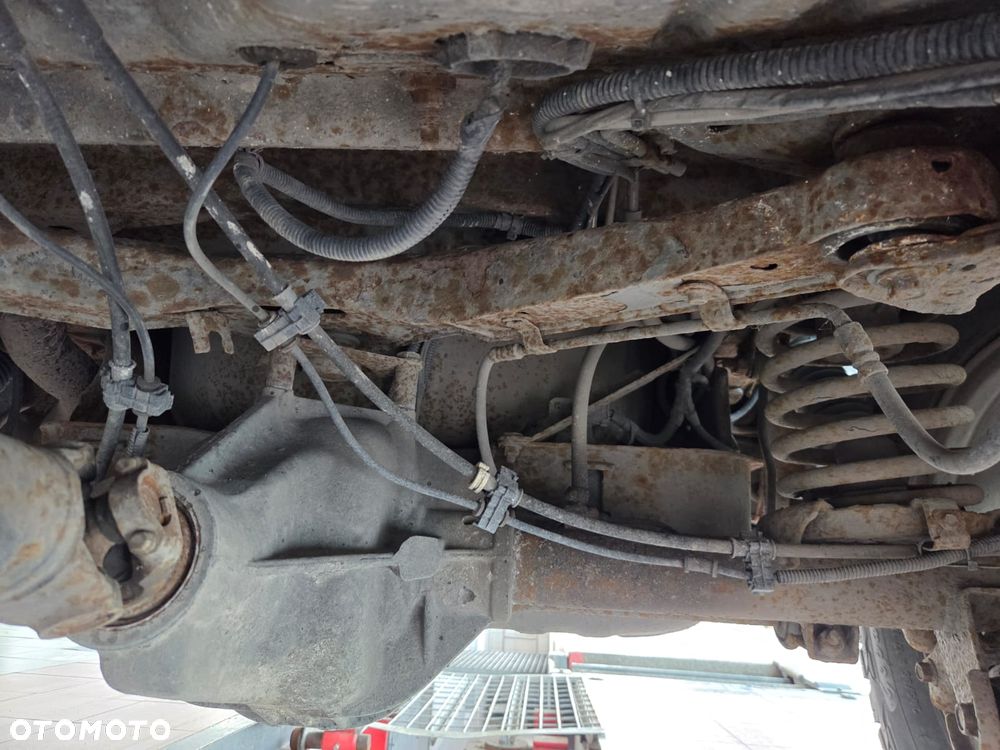 Jeep Grand Cherokee - 25