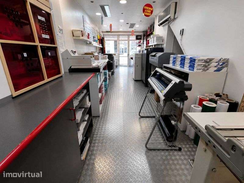 Loja comercial com 201 m² no centro de Algés - Grande imagem: 3/12