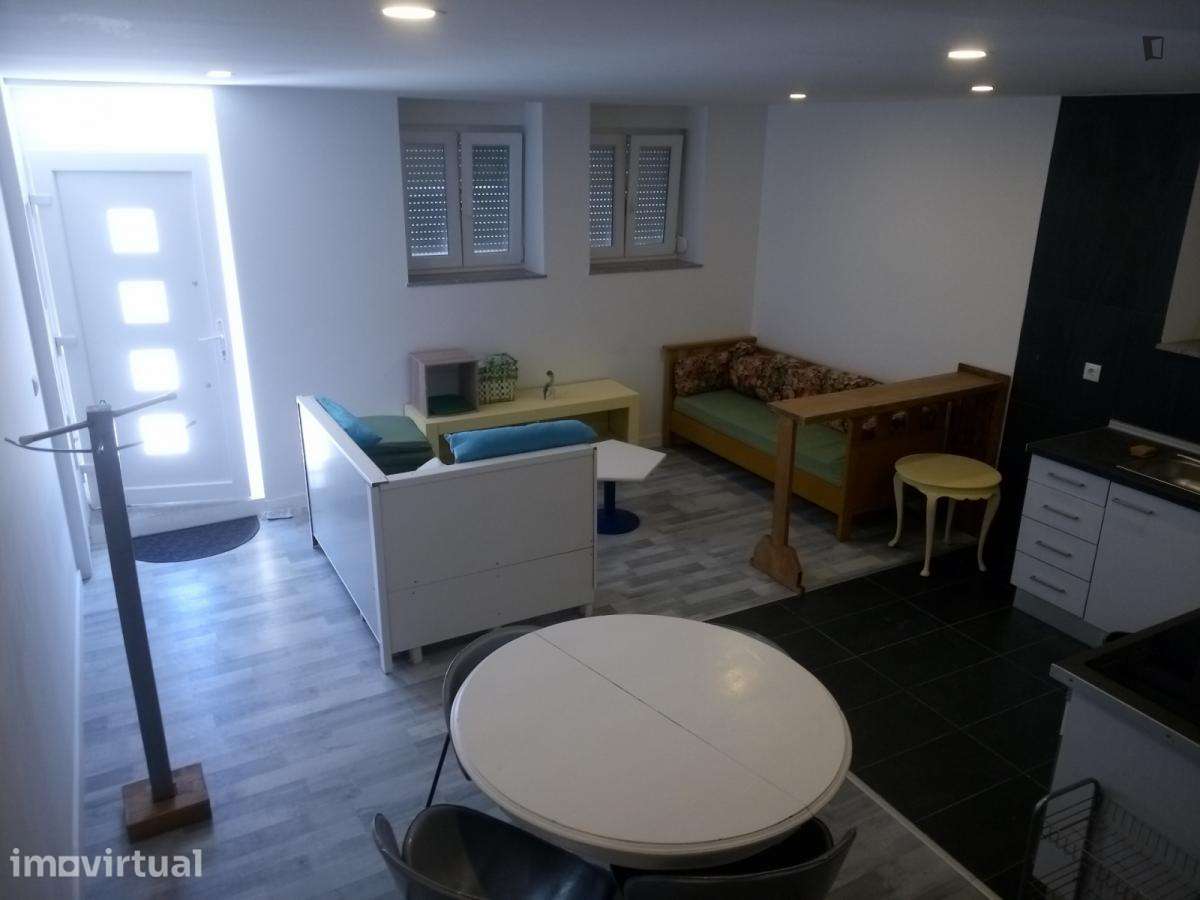 Casa com 2 quartos - localizado em Ramalde Porto - Grande imagem: 3/9