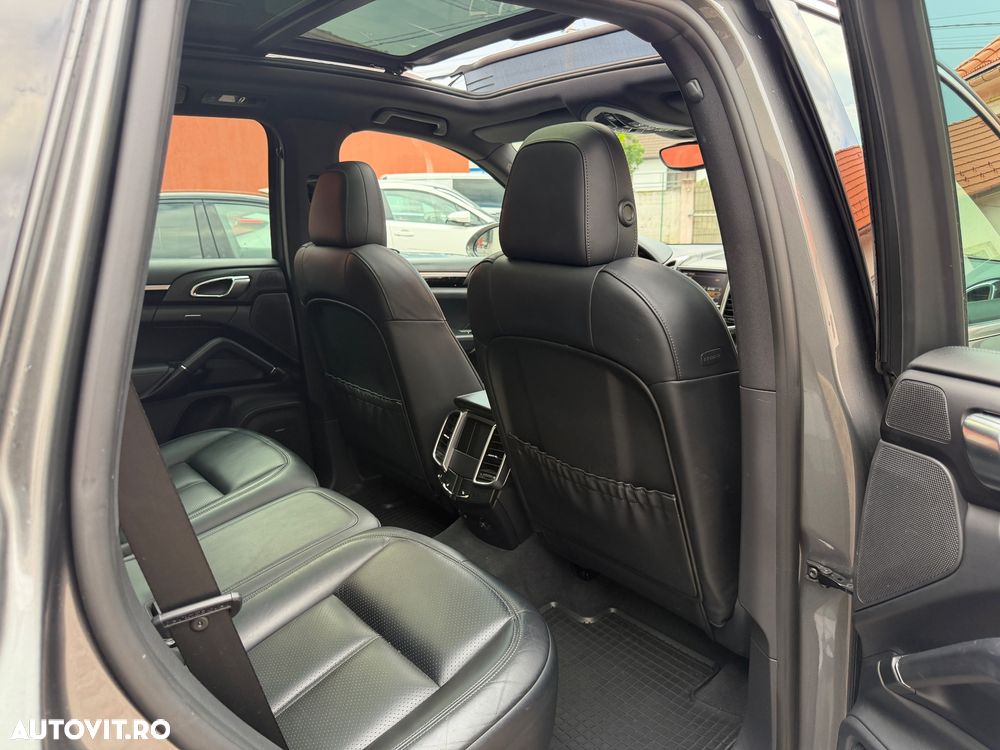 Porsche Cayenne Platinum Edition - 14