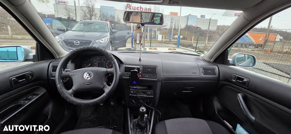 Volkswagen Golf - 6