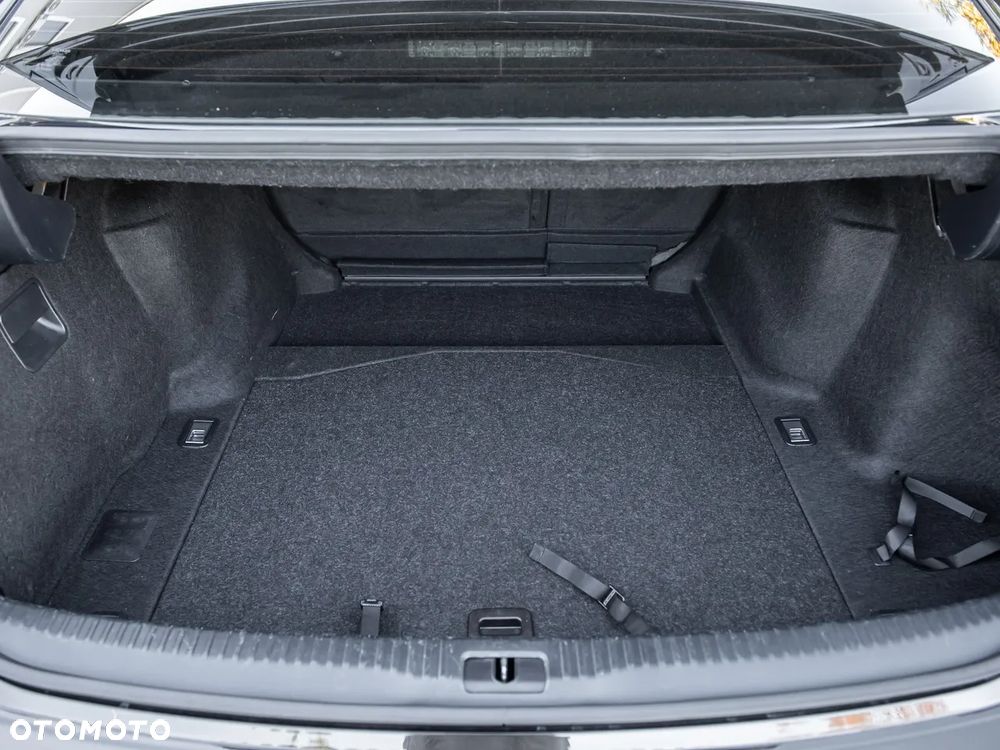 Lexus IS 300h F Sport - 33