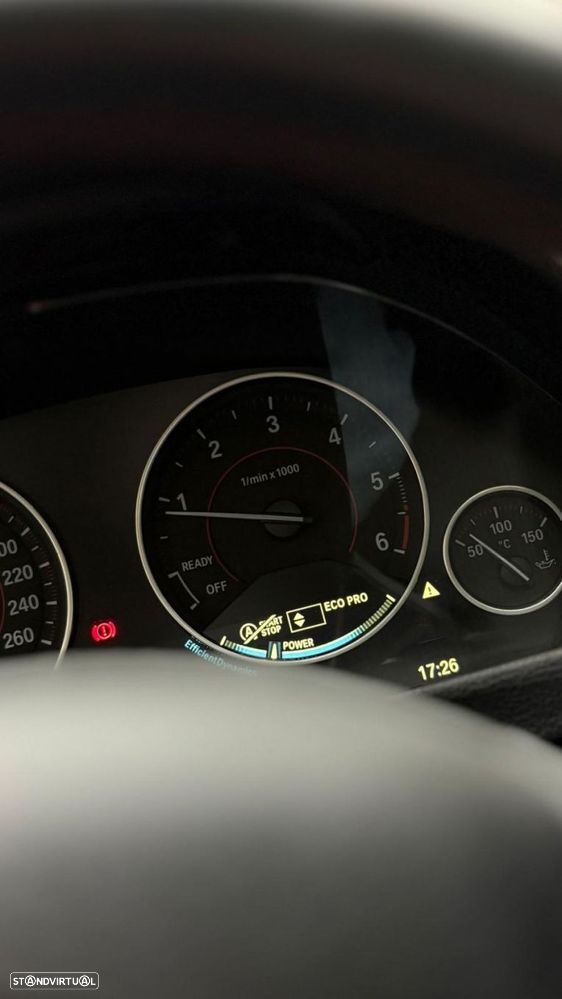 BMW 320 d Touring xDrive Sport Line - 23