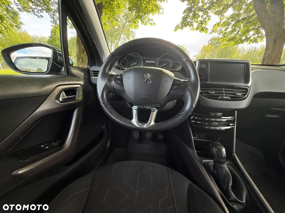 Peugeot 2008 1.2 Pure Tech Style S&S - 9