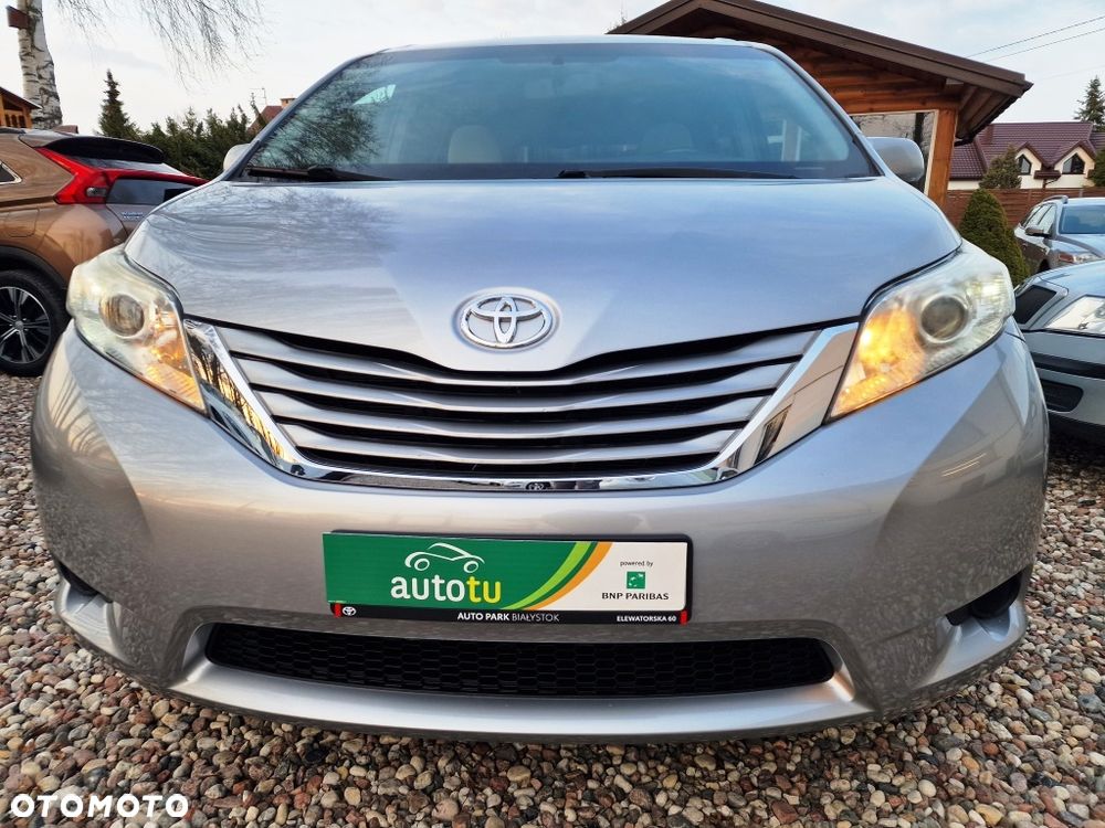 Toyota Sienna - 2