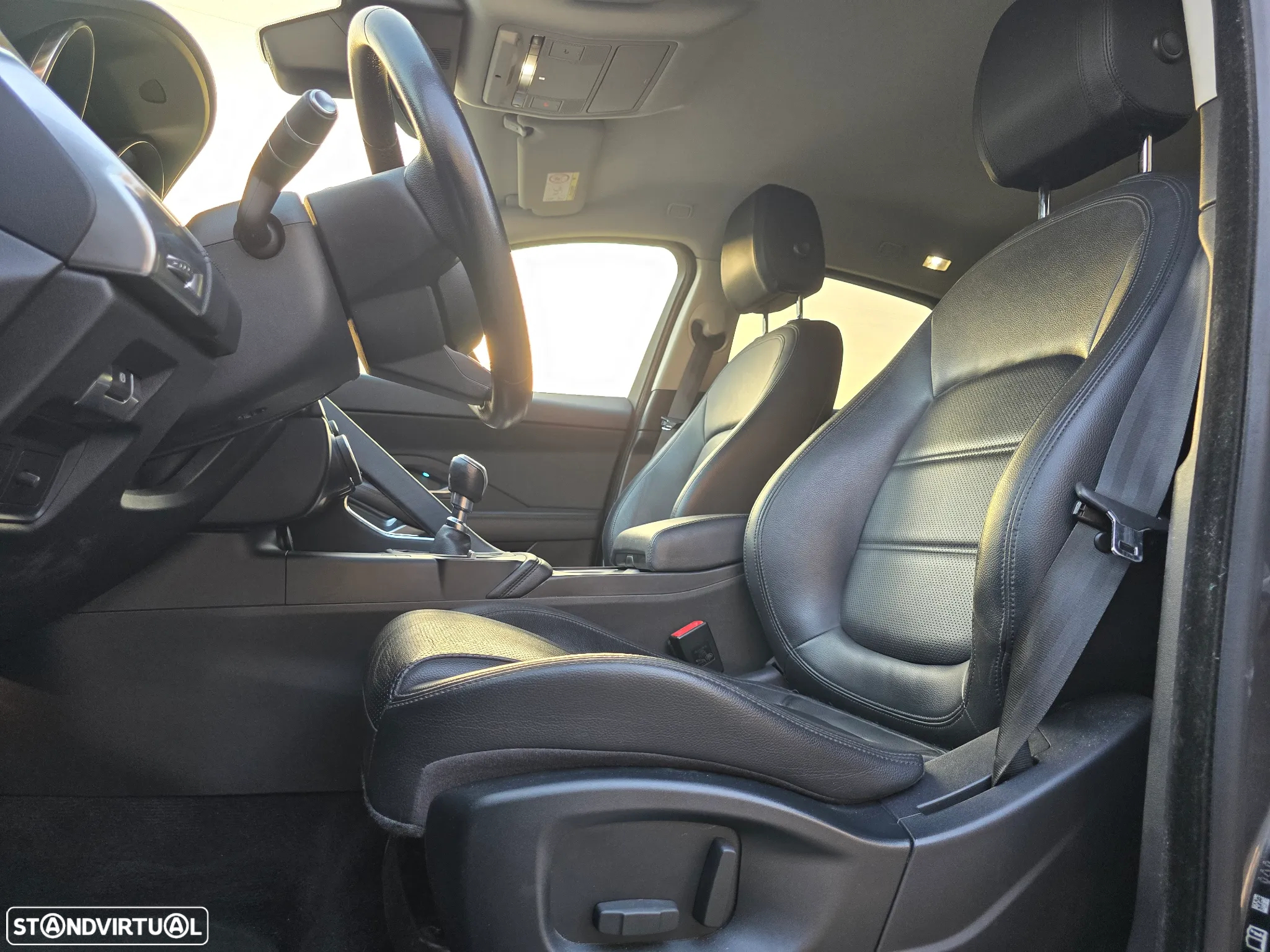 Jaguar E-Pace 2.0 i4D S - 9