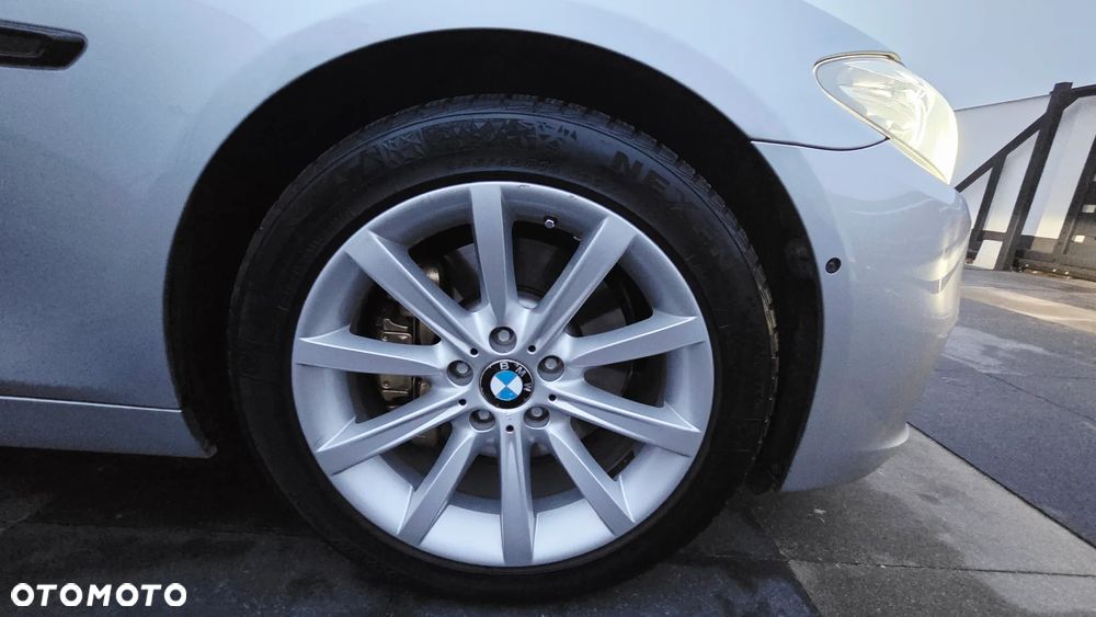 BMW Seria 5 525d xDrive - 32