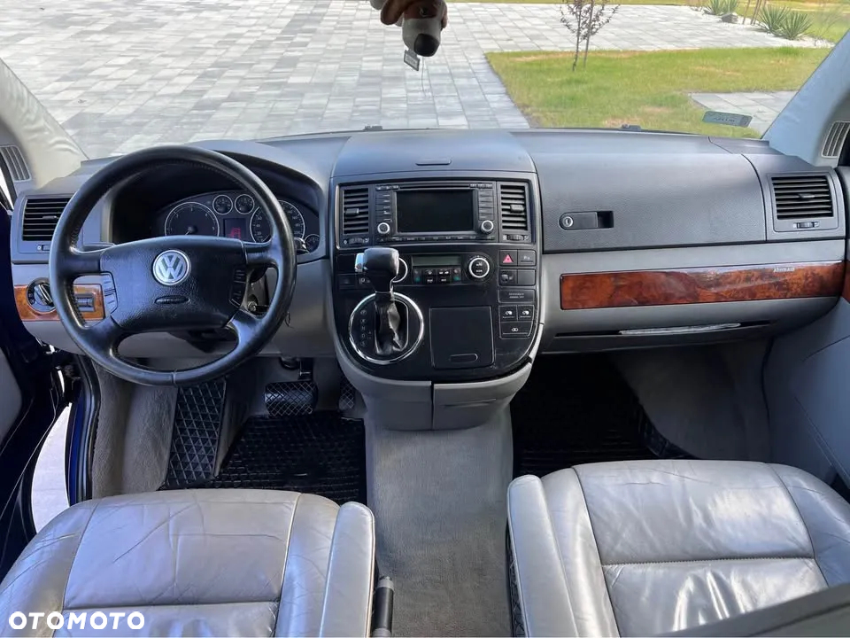Volkswagen Multivan - 5