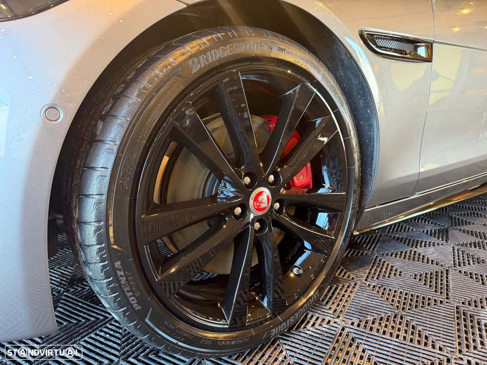 Jaguar XE 2.0 D200 R-Dynamic HSE - 12