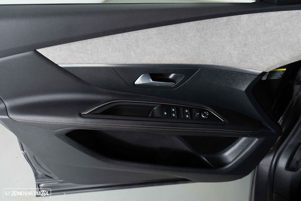 Peugeot 3008 1.6 Hybrid GT e-EAT8 - 23