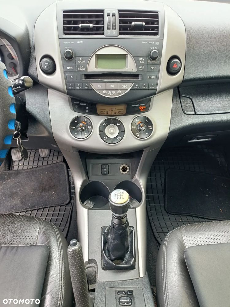 Toyota RAV4 2.2 D-4D 4x4 - 10