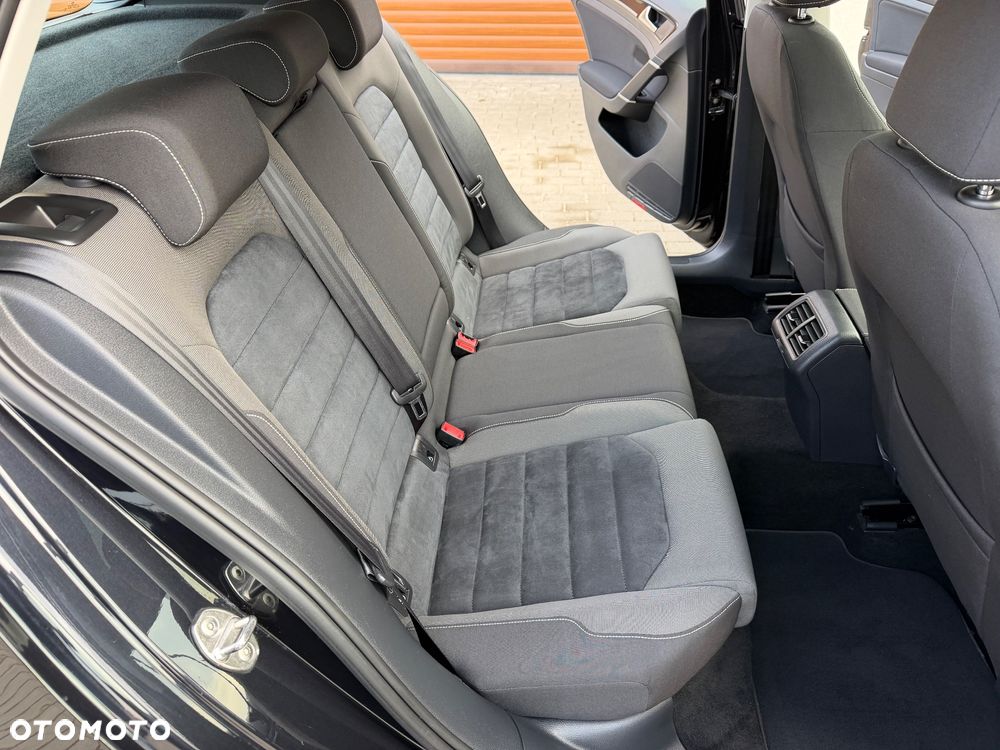 Volkswagen Golf 1.6 TDI DPF Highline - 12