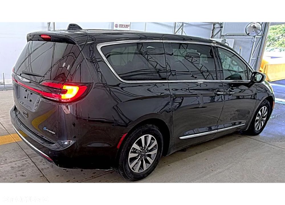 Chrysler Pacifica - 4