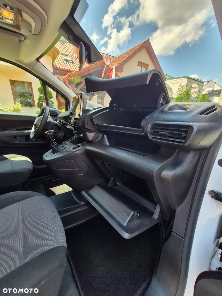 Peugeot Partner  1,5 Diesel 130 KM, Full Bogata Wersja, Faktura 23% - 17