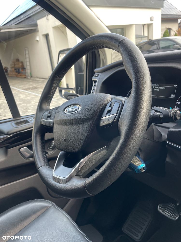 Ford Tourneo Custom - 11