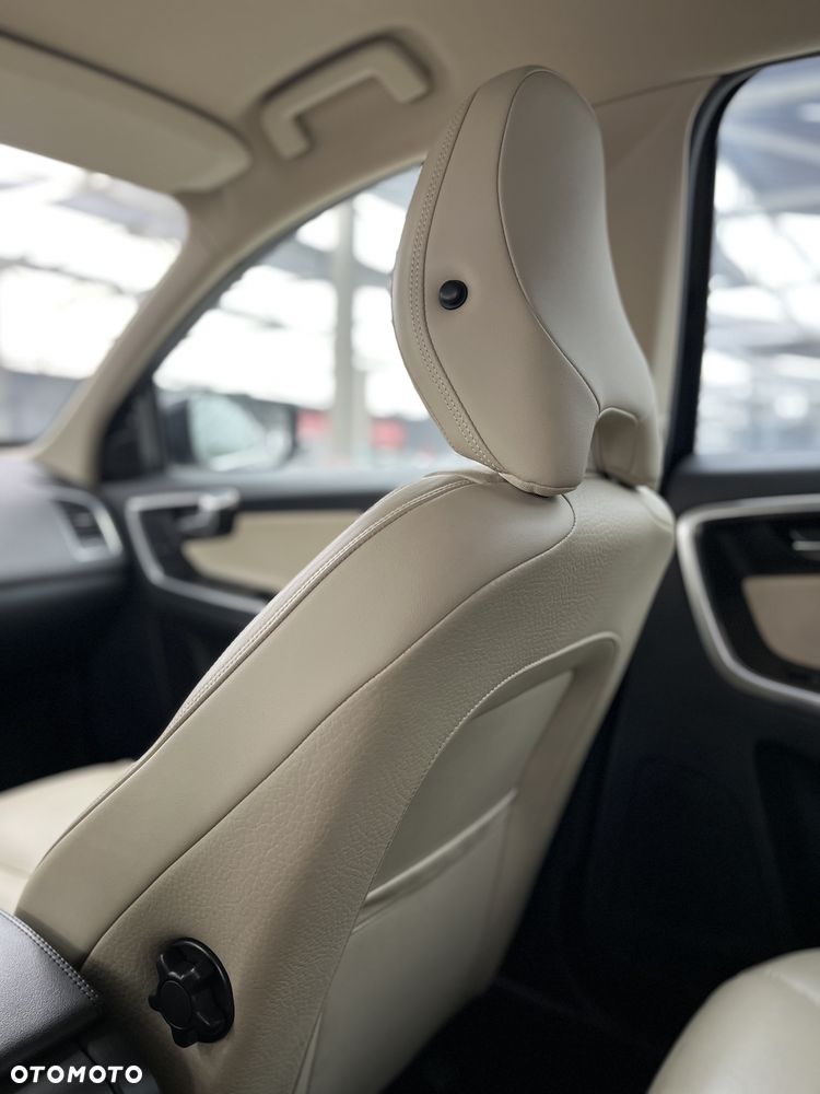 Volvo XC 60 D4 Geartronic Momentum - 27