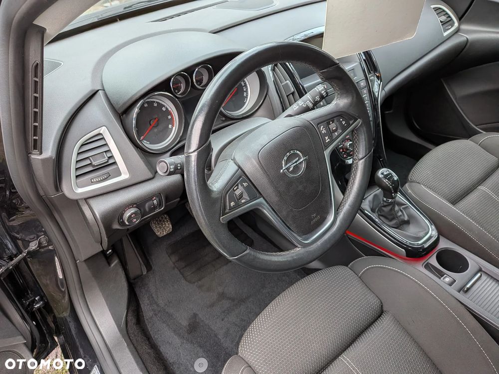 Opel Astra 1.4 Turbo Selection - 32