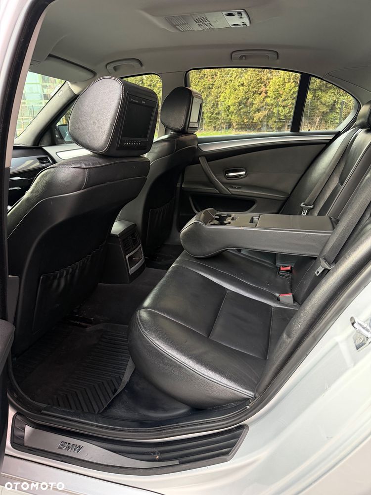 BMW Seria 5 520i - 11