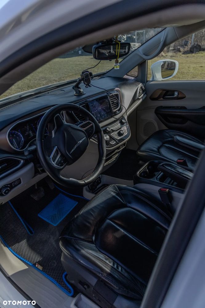 Chrysler Pacifica - 38