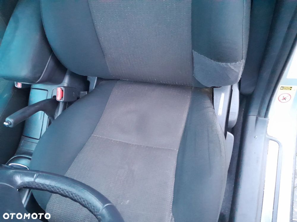 Toyota Avensis 1.8 VVT-i Luna - 13