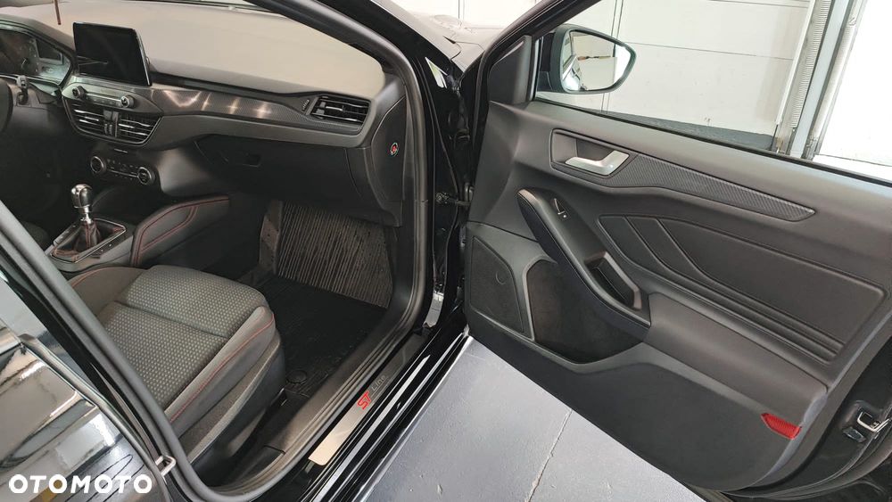 Ford Focus 1.5 EcoBoost ST-Line - 11