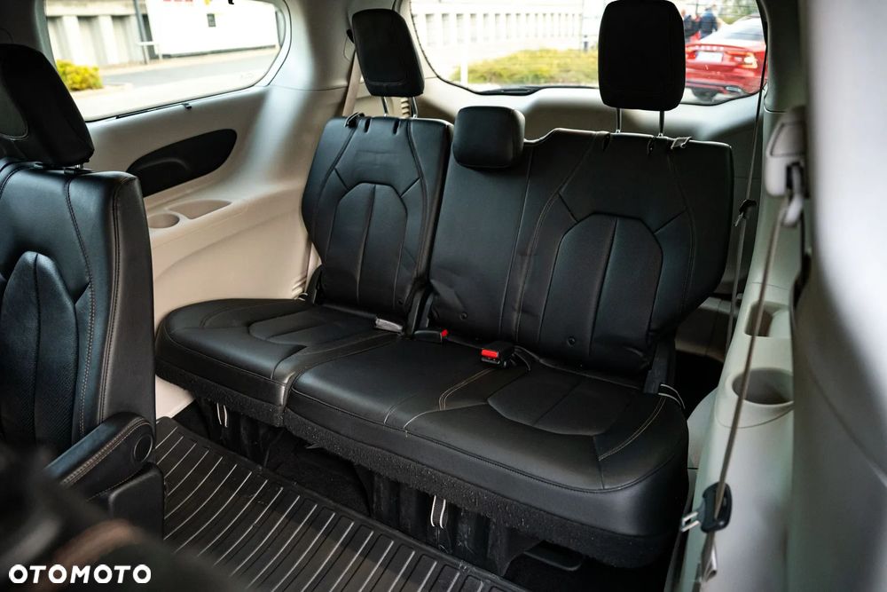 Chrysler Pacifica - 30