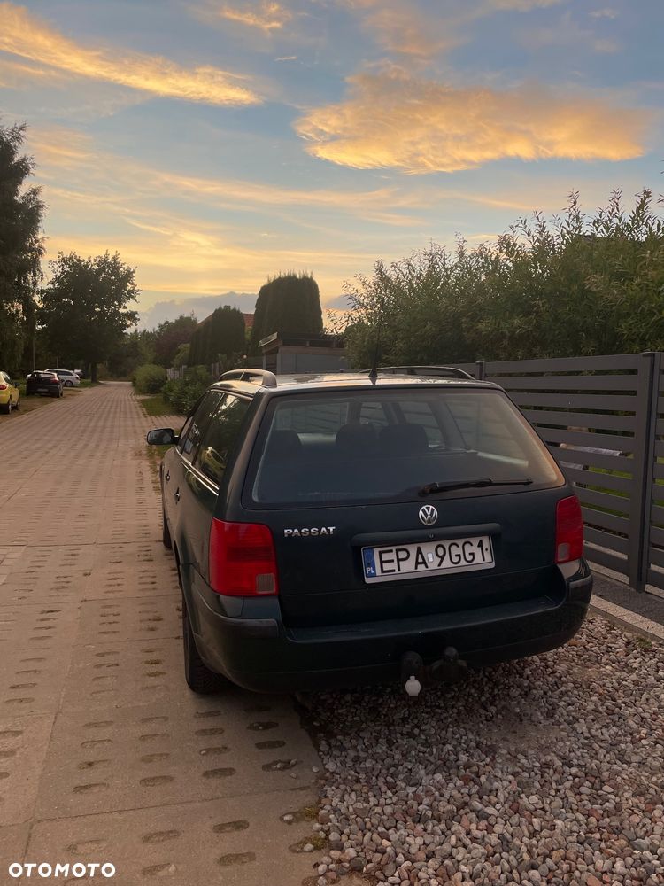 Volkswagen Passat 1.6 - 9