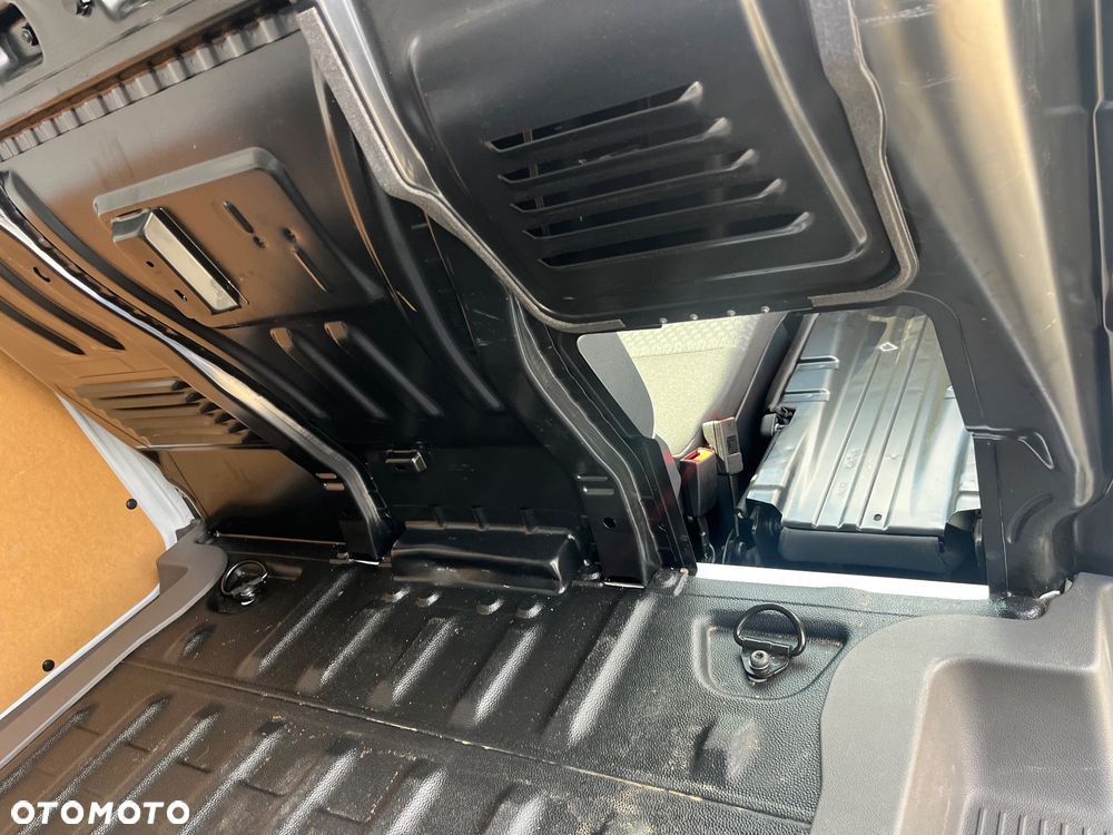 Ford Transit Connect - 21