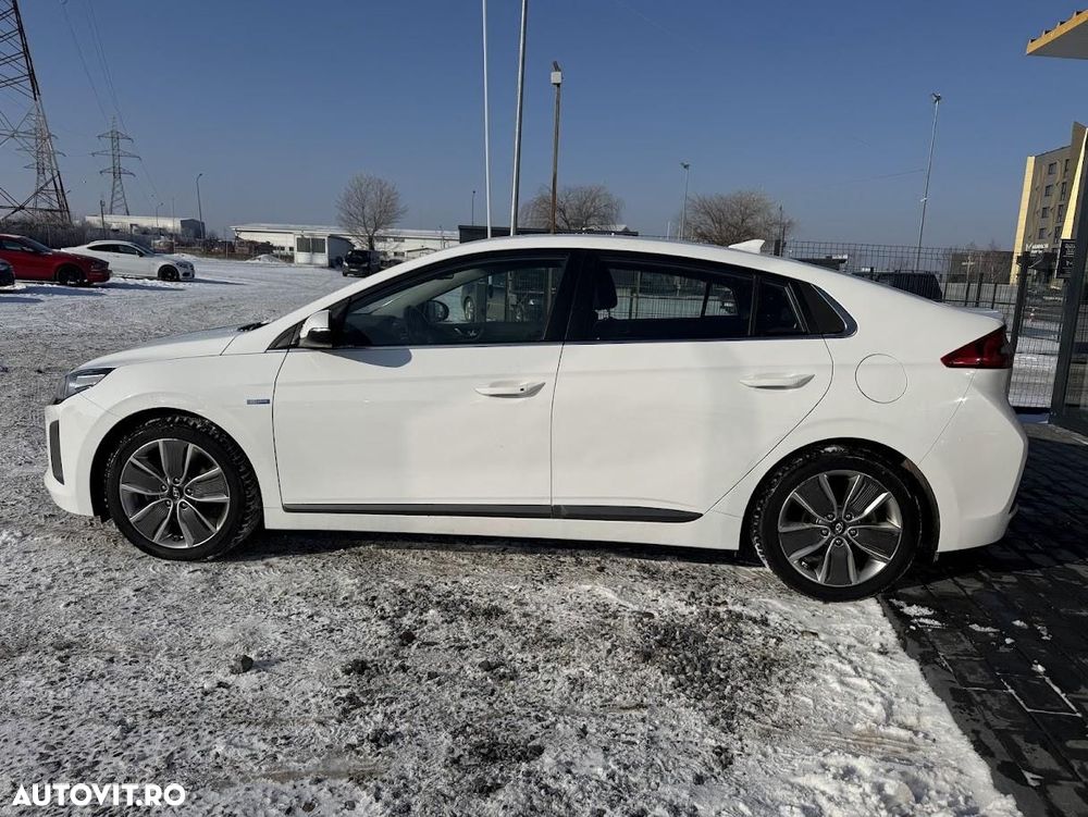 Hyundai IONIQ - 10