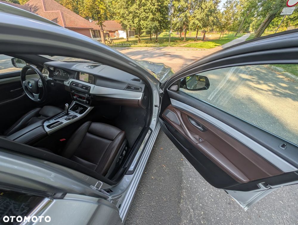 BMW Seria 5 528i xDrive Luxury Line - 25