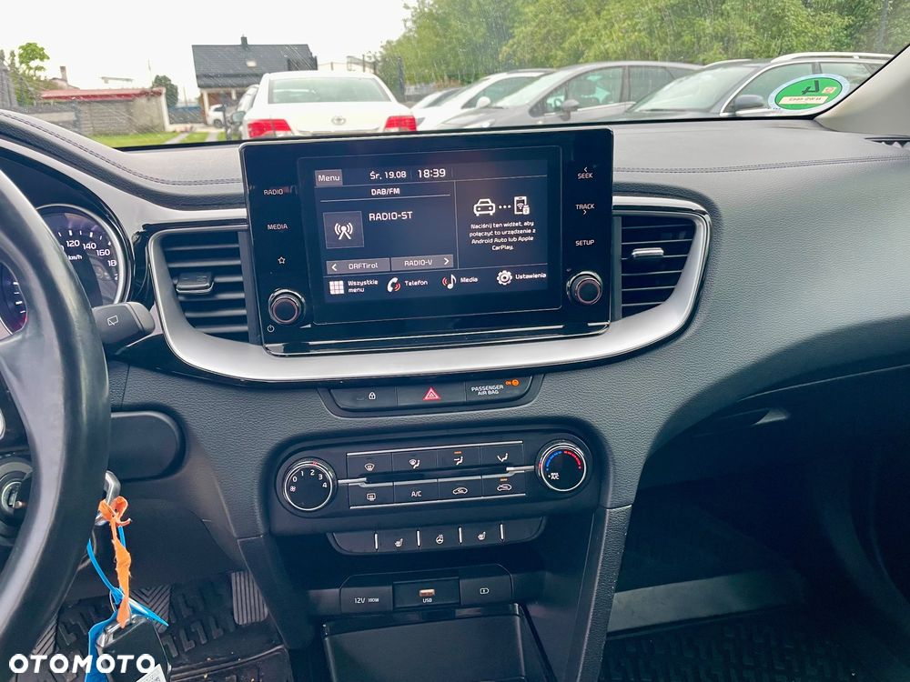 Kia Ceed 1.6 CRDi (48V Mild-Hybrid) Platinum - 24