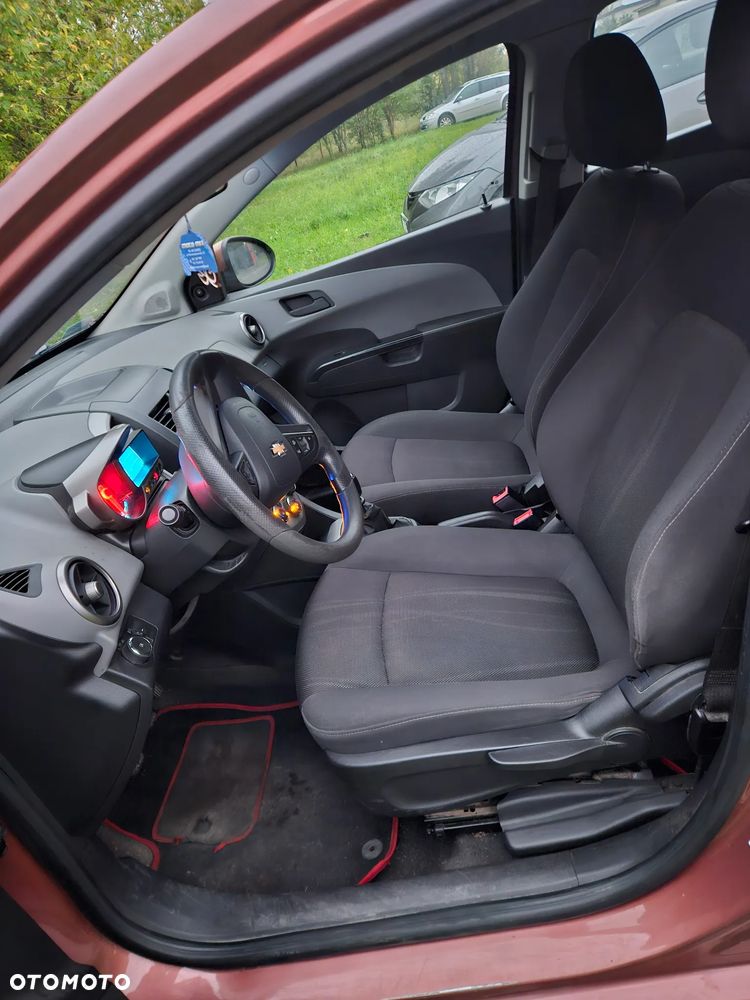 Chevrolet Aveo 2011 photo 4