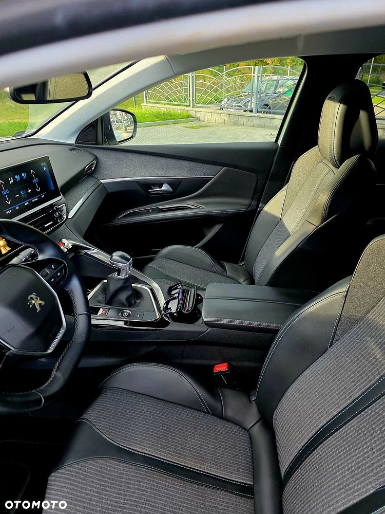 Peugeot 3008 1.2 PureTech Allure S&S - 24